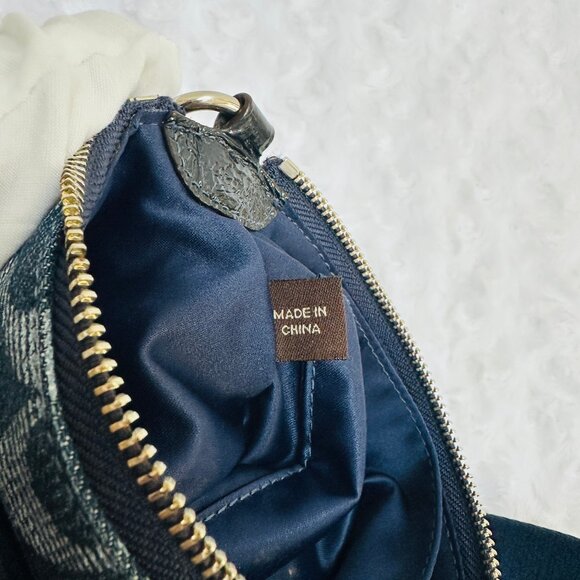 Coach Poppy Denim Signature Swingpack 46905 - Indigo Blue in EUC - Picture 13 of 13